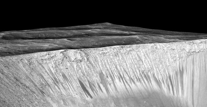 NASA: streaks of salt on Mars mean flowing water, and raise new hopes of finding life